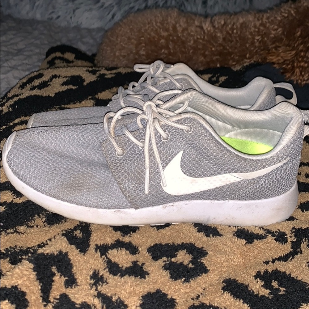 Grey Nike roshe